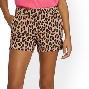 Hampon 4 - inch short NWT